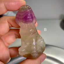 Load image into Gallery viewer, Fluorite dog /fluorite carvings