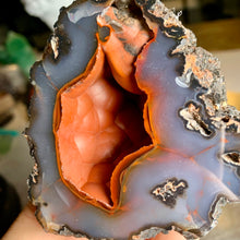 Load image into Gallery viewer, Rare - High quality Argentina red fox agate geode with UV reaction
