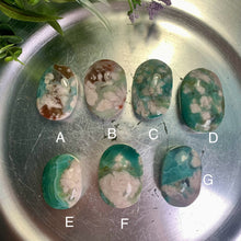 Load image into Gallery viewer, Top quality - natural color green flower agate palm stone