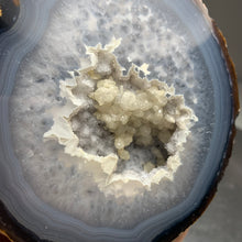 Load image into Gallery viewer, Top quality - Brazilian agate geode