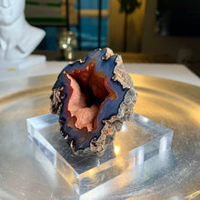 Load image into Gallery viewer, Rare - High quality Argentina red fox agate geode with UV reaction