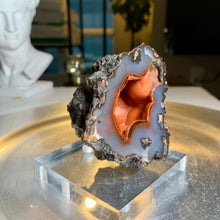 Load image into Gallery viewer, Rare - High quality Argentina red fox agate geode with UV reaction
