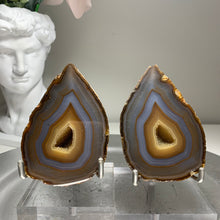 Load image into Gallery viewer, Top quality - Brazilian Agate geode pair