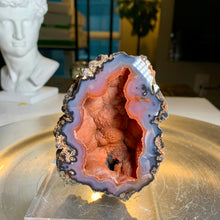 Load image into Gallery viewer, Rare - High quality Argentina red fox agate geode with UV reaction