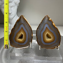 Load image into Gallery viewer, Top quality - Brazilian Agate geode pair
