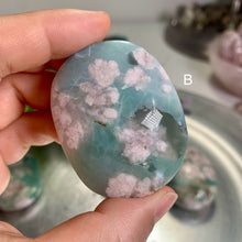Load image into Gallery viewer, Top quality - natural color green flower agate palm stone