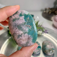 Load image into Gallery viewer, Top quality - natural color green flower agate palm stone