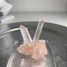Load image into Gallery viewer, High quality- self stand pink Himalayan quartz cluster with two long points
