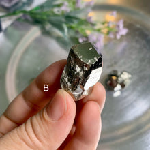 Load image into Gallery viewer, Rare - high quality pyrite from Colombia / Colombia pyrite cubes