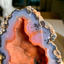 Load image into Gallery viewer, Rare - High quality Argentina red fox agate geode with UV reaction