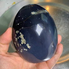 Load image into Gallery viewer, Rare - druzy agate tower with rainbow and nice bending on skin / rainbow amethyst tower