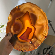 Load image into Gallery viewer, Top Quality Agate Slice from Brazil – Creamy Bands & Druzy Center (free stand)
