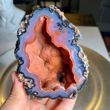 Load image into Gallery viewer, Rare - High quality Argentina red fox agate geode with UV reaction