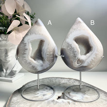 Load image into Gallery viewer, High quality Druzy agate drop from Brazil ( free stand)