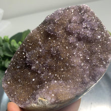 Load image into Gallery viewer, High quality - Uruguayan Amethyst with Natural Color Gradient