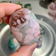 Load image into Gallery viewer, Top quality - natural color green flower agate palm stone