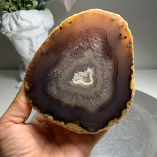 Load image into Gallery viewer, Top quality - Agate geode from Brazil with druzy in the middle
