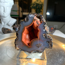 Load image into Gallery viewer, Rare - High quality Argentina red fox agate geode with UV reaction