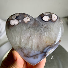 Load image into Gallery viewer, Rare - blue flower agate grow with green crystal heart