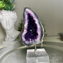 Load image into Gallery viewer, High quality - Uruguay amethyst geode with moss agate banding on skin