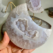 Load image into Gallery viewer, Rare - medium size top quality sugary druzy agate moon ( free stand)