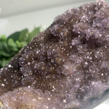 Load image into Gallery viewer, High quality - Uruguayan Amethyst with Natural Color Gradient