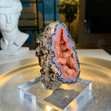 Load image into Gallery viewer, Rare - High quality Argentina red fox agate geode with UV reaction