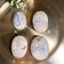 Load image into Gallery viewer, Rare - top quality pink flower agate palm stone