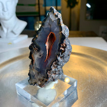 Load image into Gallery viewer, Rare - High quality Argentina red fox agate geode with UV reaction