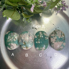 Load image into Gallery viewer, Top quality - natural color green flower agate palm stone