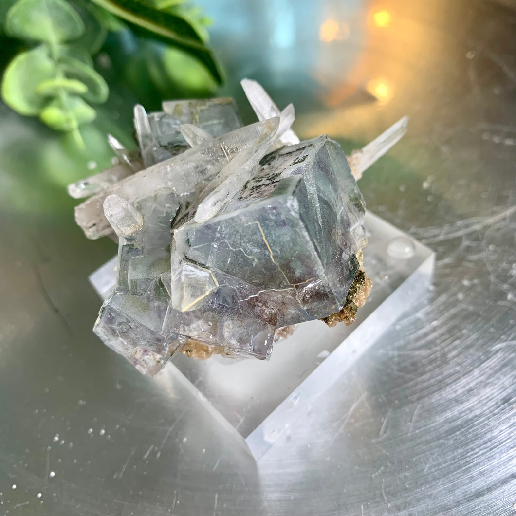 Yaogangxian fluorite with quartz / yaogangxian mine 04