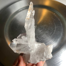 Load image into Gallery viewer, Top quality faden quartz with unique shape