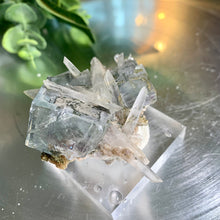 Load image into Gallery viewer, Yaogangxian fluorite with quartz / yaogangxian mine 04