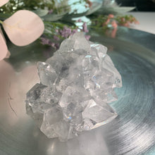 Load image into Gallery viewer, Diamond apophyllite on blue calcedony 01