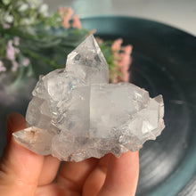 Load image into Gallery viewer, Diamond apophyllite on blue calcedony 05