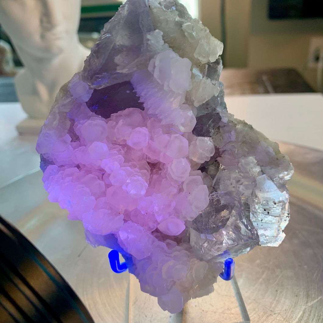 Yaogangxian fluorite with UV reaction calcite calcite 01