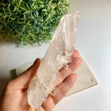 Load image into Gallery viewer, Twin Lemurian quartz 01