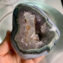 Load image into Gallery viewer, Rare - agate with amethyst teeth and calcite , blue bending on skin