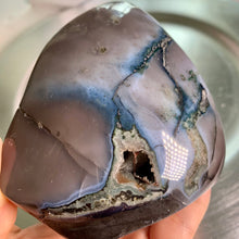 Load image into Gallery viewer, Rare - agate with amethyst teeth and calcite , blue bending on skin