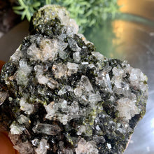 Load image into Gallery viewer, High quality gemmy epidote 01
