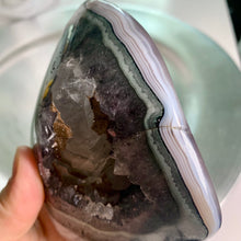 Load image into Gallery viewer, Rare - agate with amethyst teeth and calcite , blue bending on skin