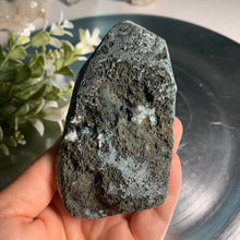 Load image into Gallery viewer, Diamond apophyllite with stilbite on pink calcedony 05