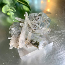 Load image into Gallery viewer, Yaogangxian fluorite with quartz / yaogangxian mine 04
