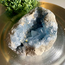 Load image into Gallery viewer, Top quality blue celestite geode celestite cluster