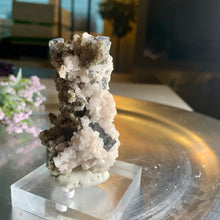 Load image into Gallery viewer, Yaogangxian fluorite with Scheelite and arsenopyrite 08
