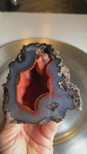 Load and play video in Gallery viewer, Rare - High quality Argentina red fox agate geode with UV reaction