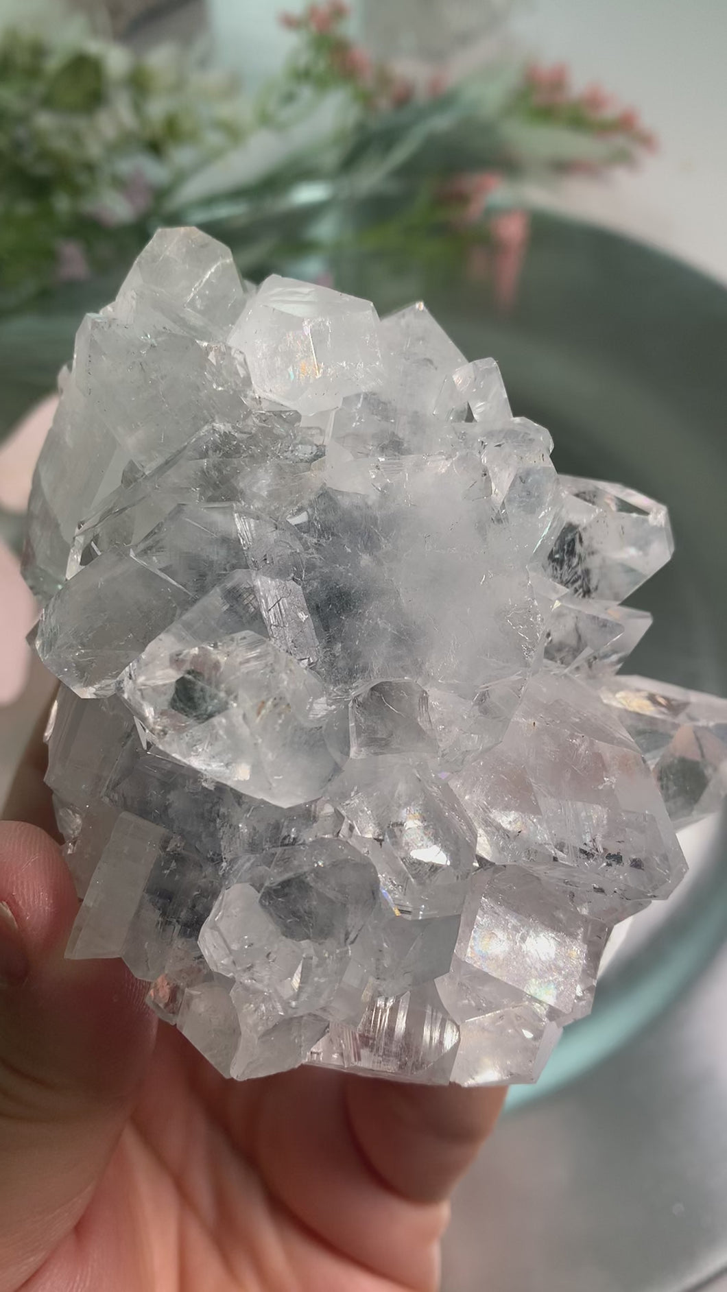 Diamond apophyllite on blue calcedony 01