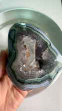 Load and play video in Gallery viewer, Rare - agate with amethyst teeth and calcite , blue bending on skin