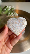 Load and play video in Gallery viewer, High quality - pink flower agate heart