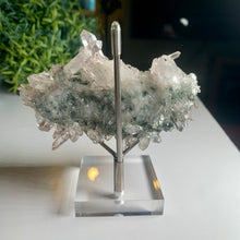 Load image into Gallery viewer, New found - green chlorite lemurian quartz cluster / Columbia quartz